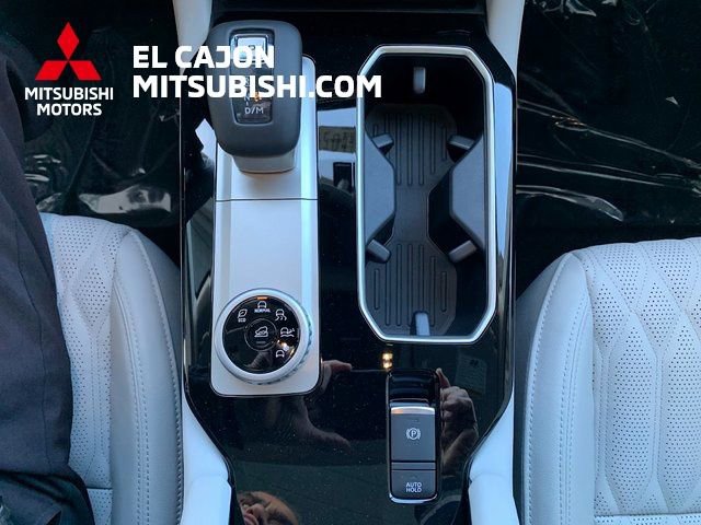 New 2026 Mitsubishi Outlander SEL image 16
