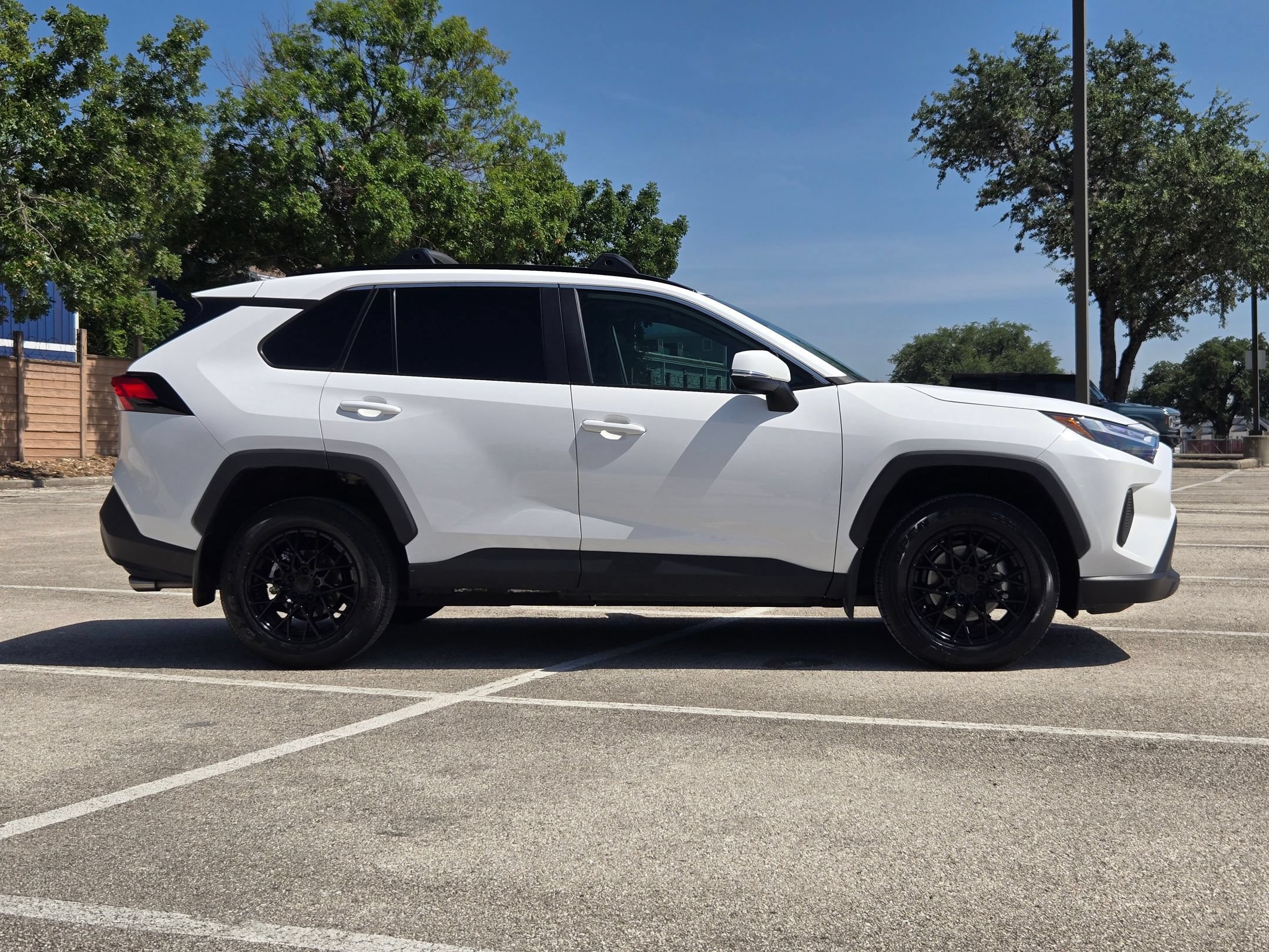 Used 2023 Toyota RAV4 XLE w/ Convenience Package FWD image 3