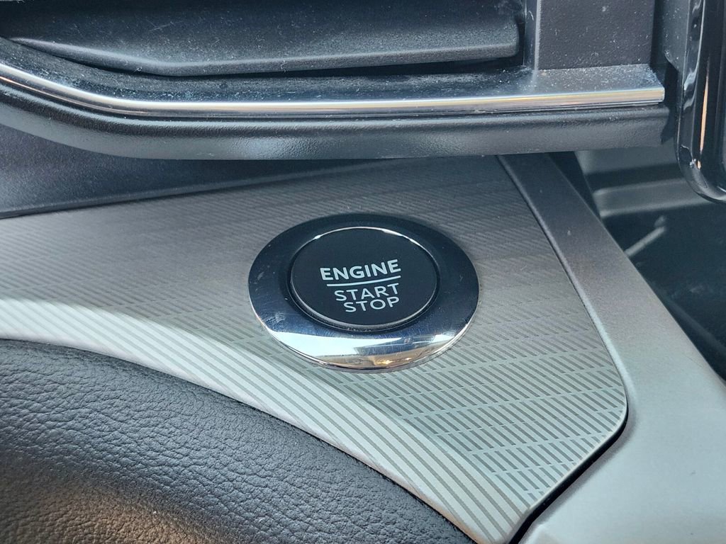 Certified 2022 Ford Explorer XLT w/ Equipment Group 202A image 27