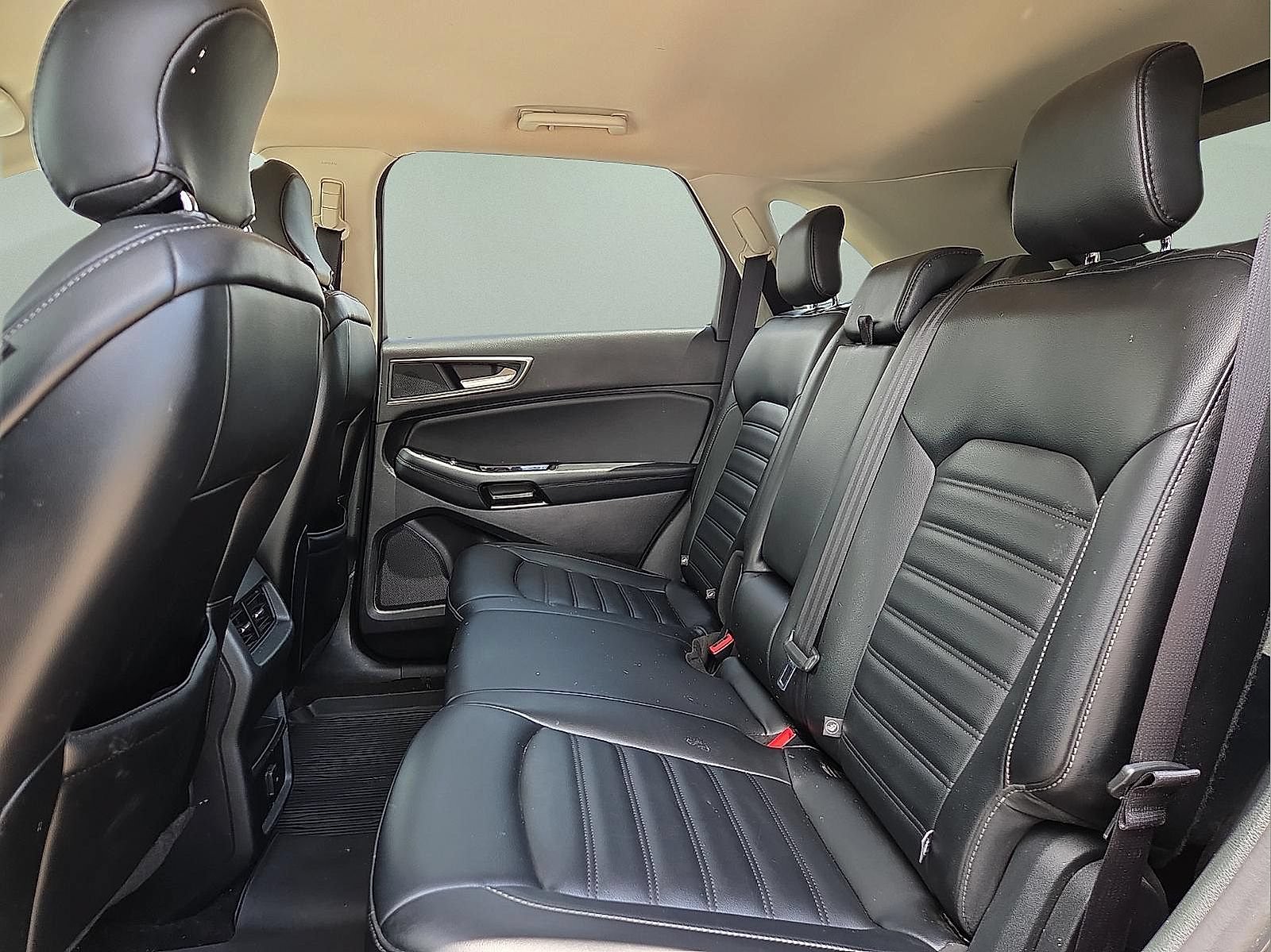 Used 2019 Ford Edge SEL w/ Equipment Group 201A FWD image 10