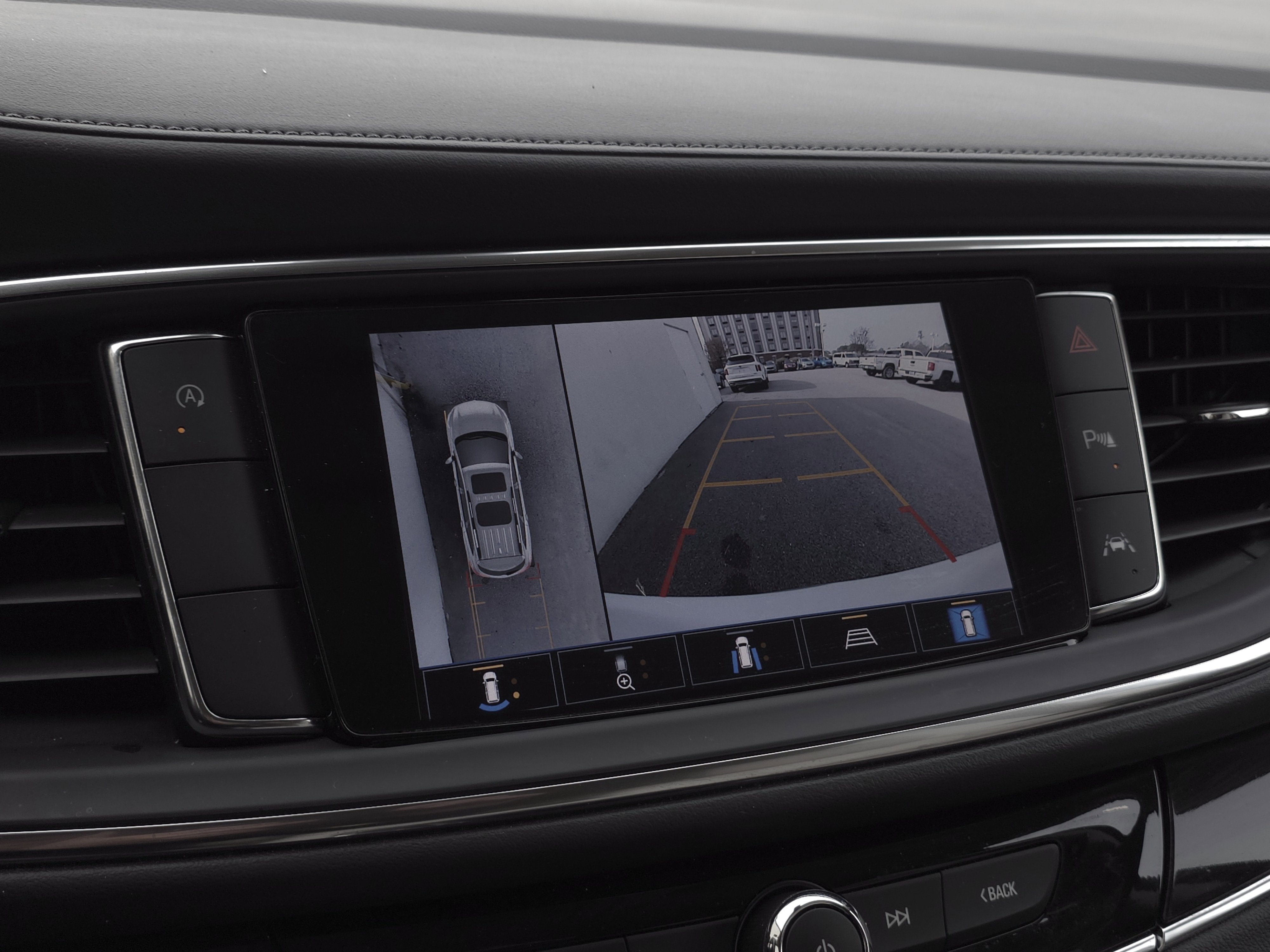 Used 2023 Buick Enclave Essence image 21