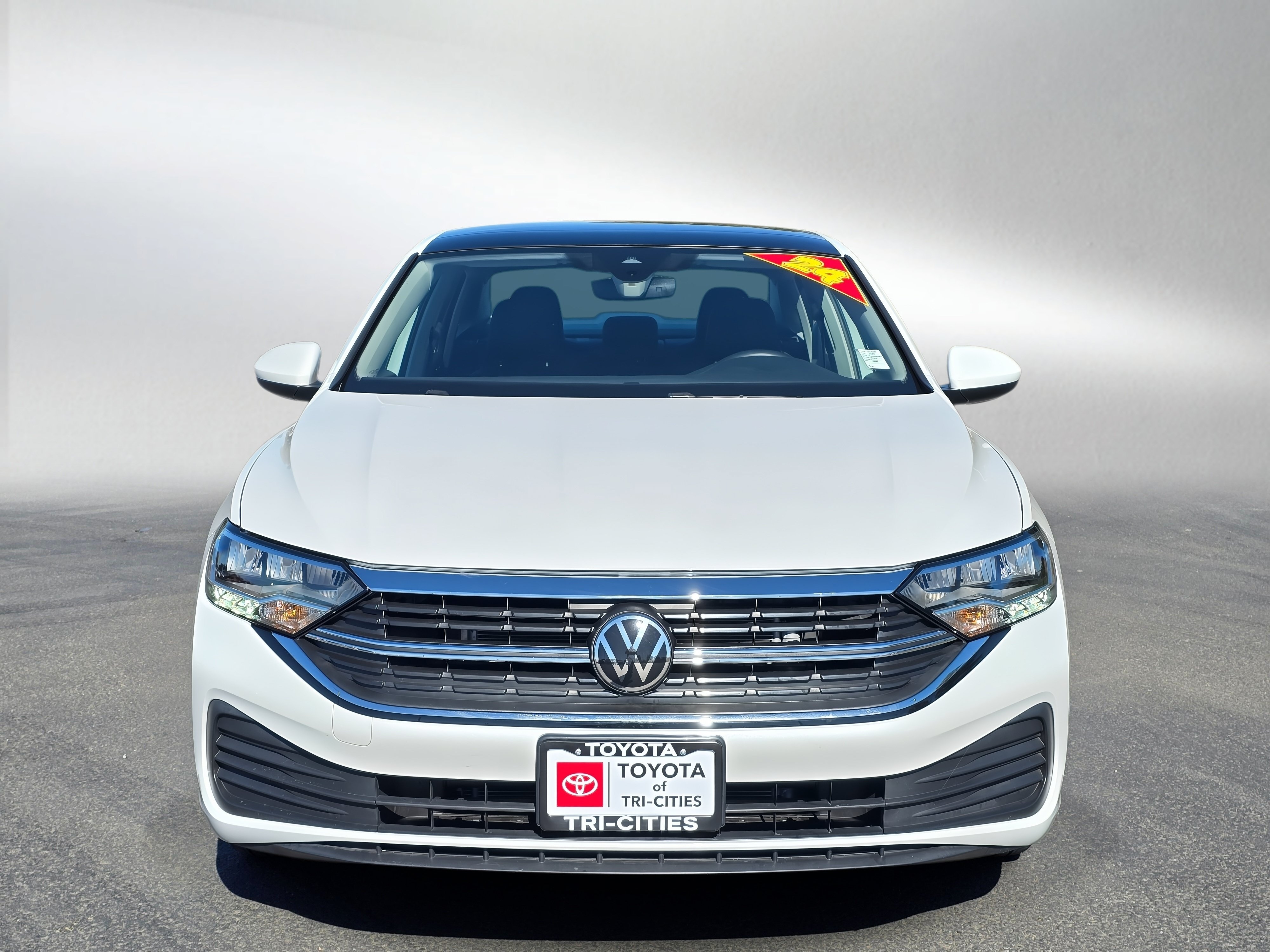 Used 2024 Volkswagen Jetta SE w/ Panoramic Sunroof Package FWD image 7