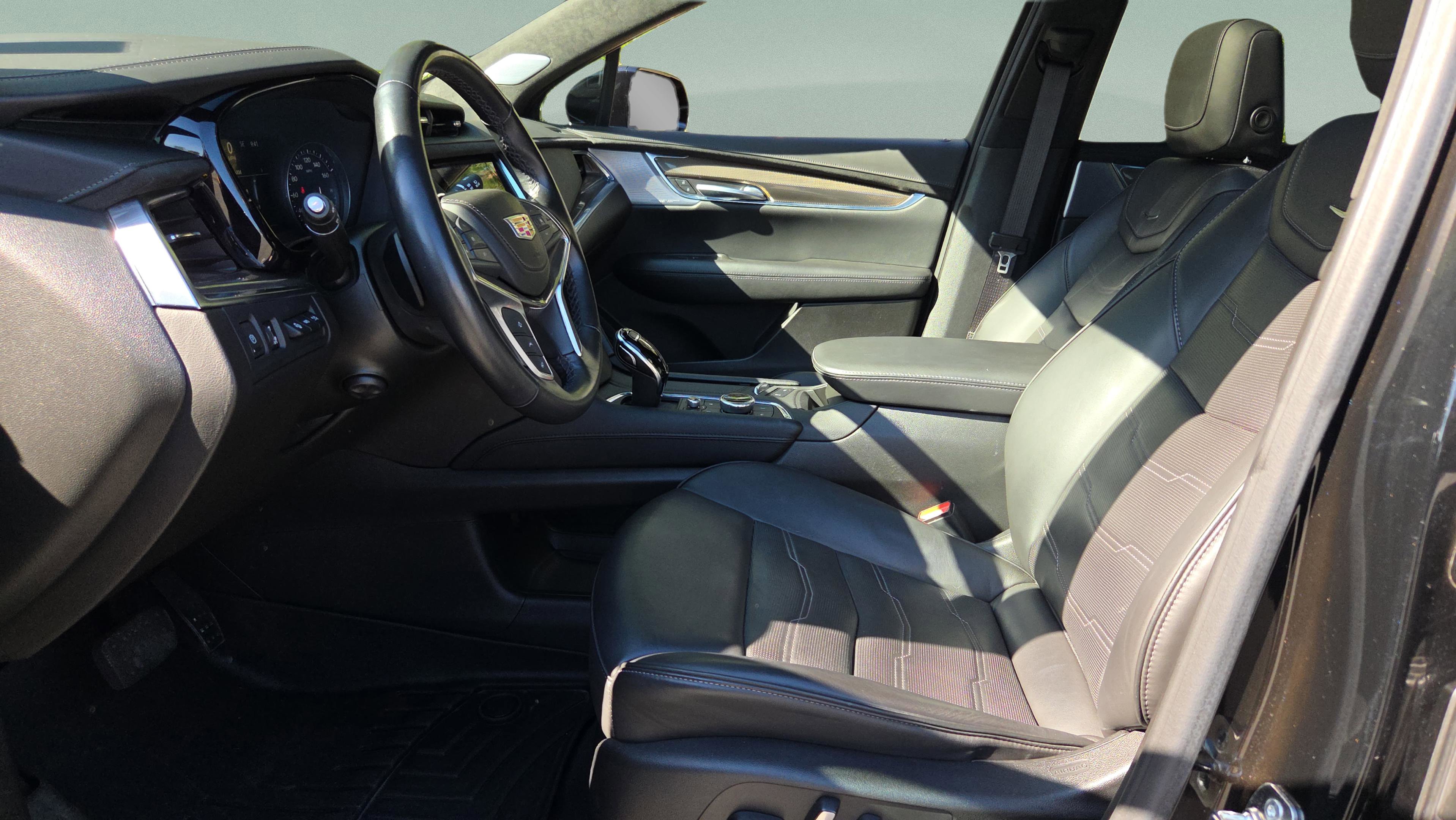 Used 2024 Cadillac XT5 Premium Luxury w/ Platinum Package FWD image 9