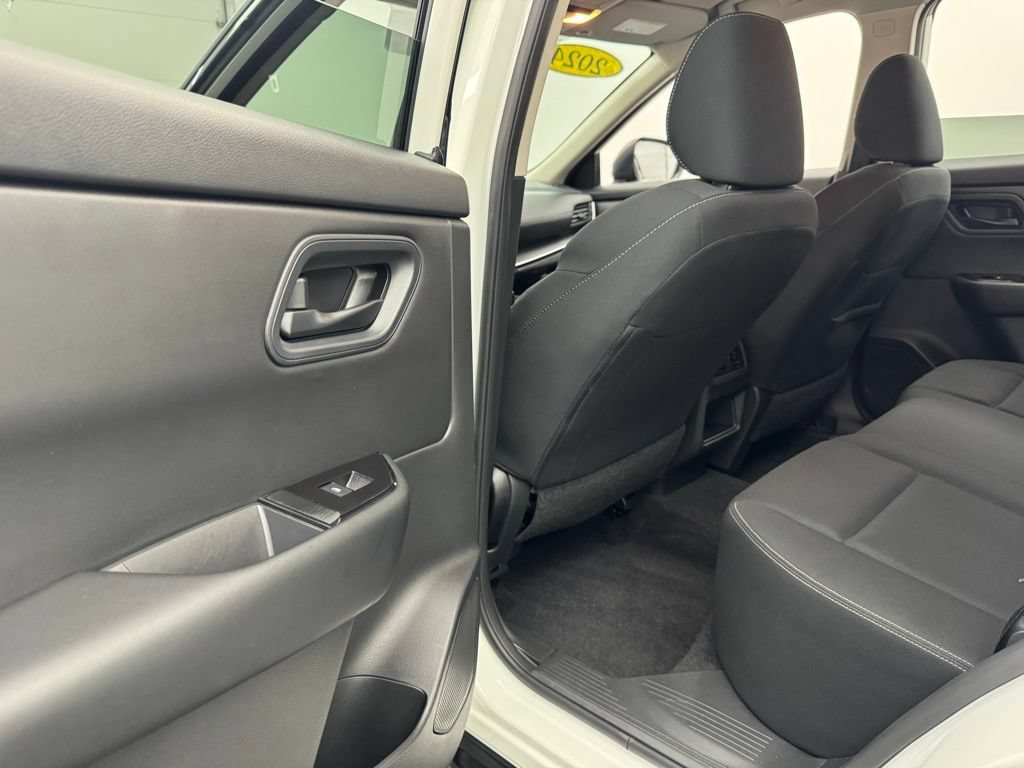 Used 2024 Nissan Rogue S AWD/4WD image 34