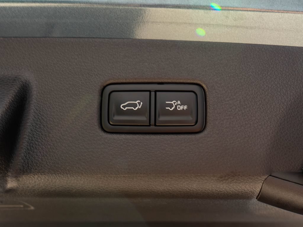 Certified 2025 Kia Carnival SX Prestige FWD image 38
