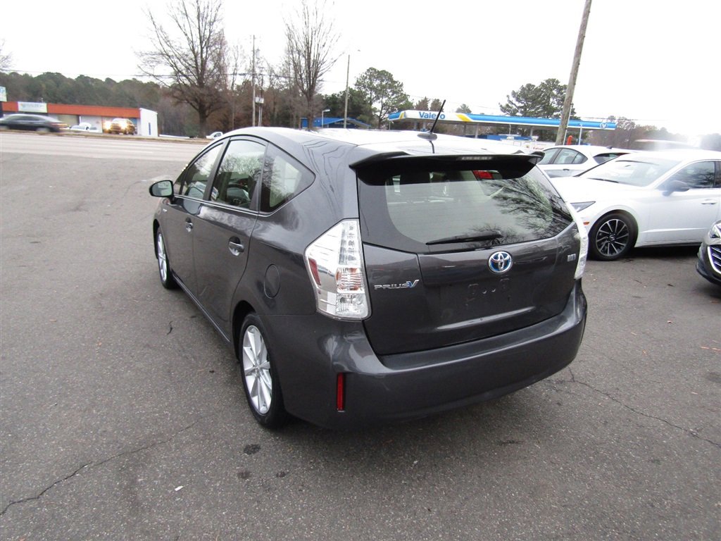 Used 2012 Toyota Prius V image 6