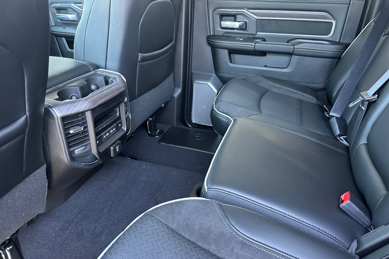 New 2027 RAM 3500 Laramie AWD/4WD image 11