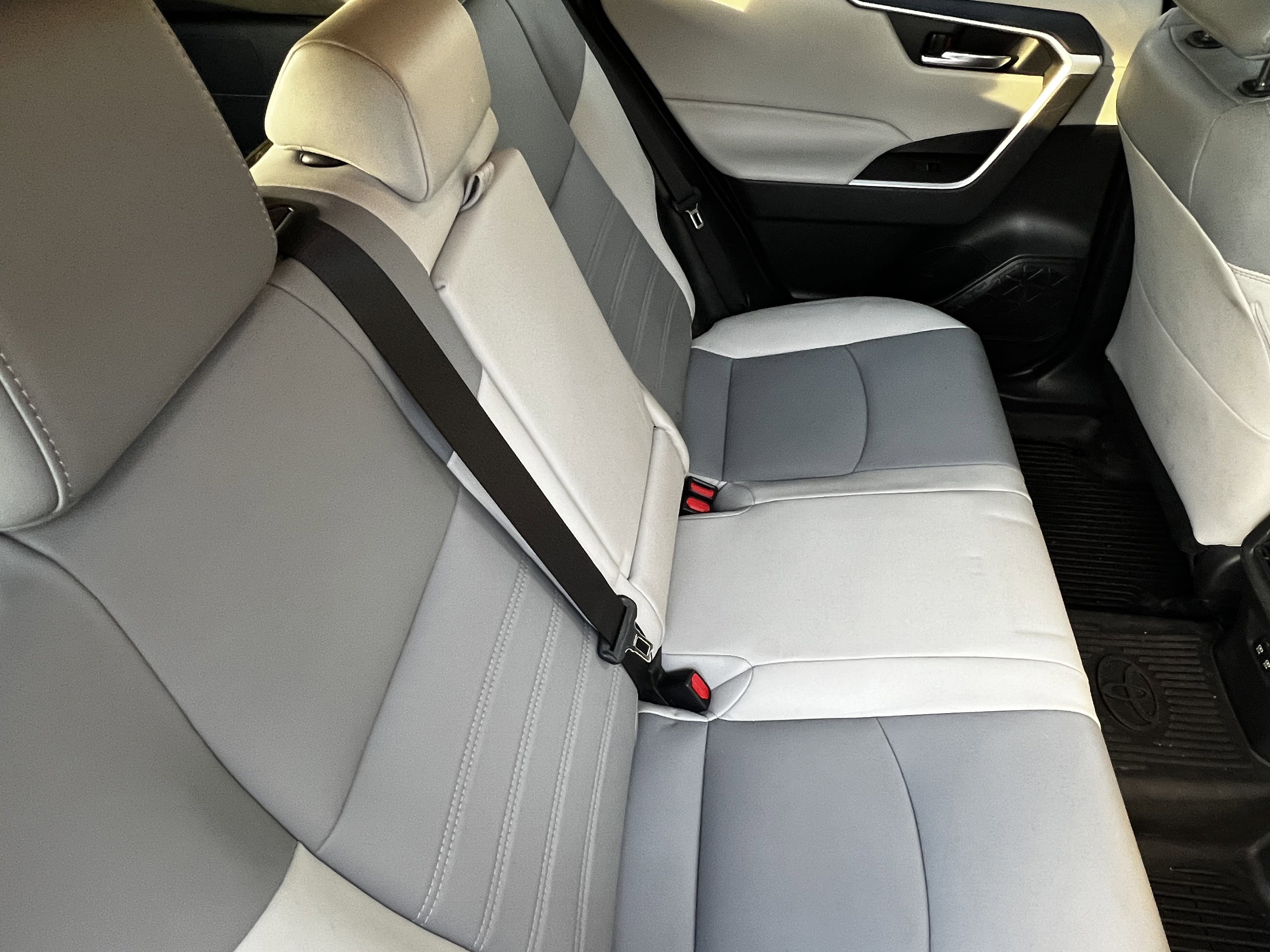 Used 2020 Toyota RAV4 XLE Premium image 41