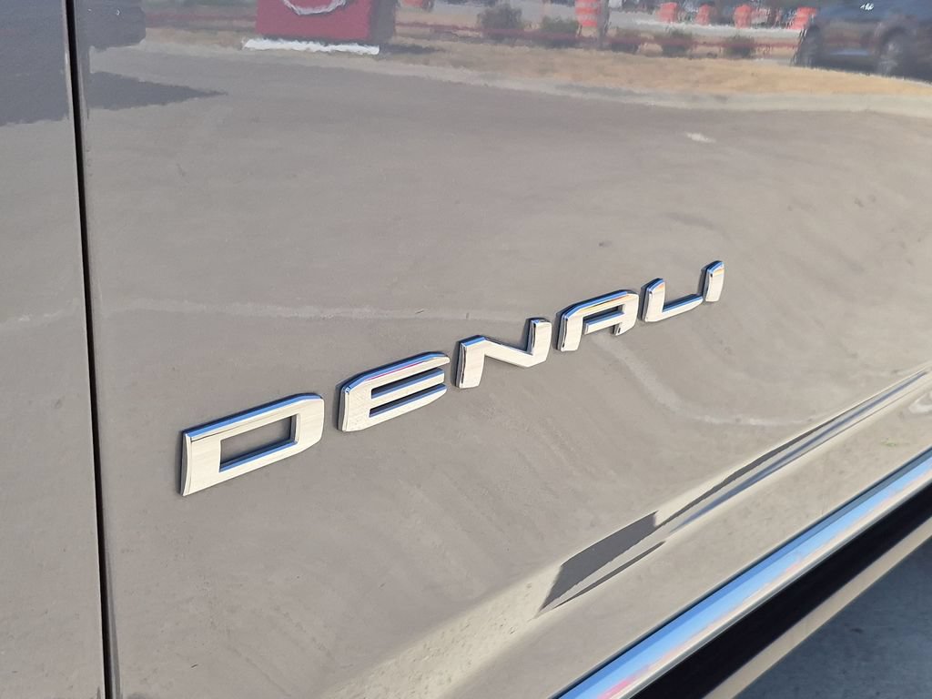 Used 2022 GMC Yukon Denali RWD image 13