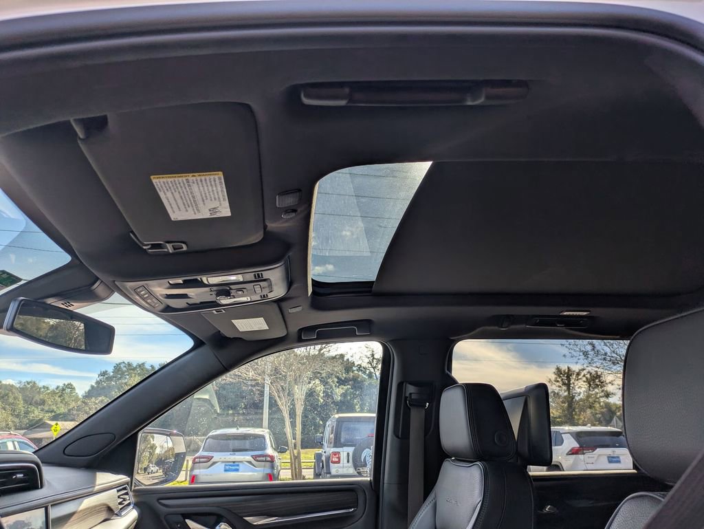 Used 2021 GMC Yukon XL Denali image 17