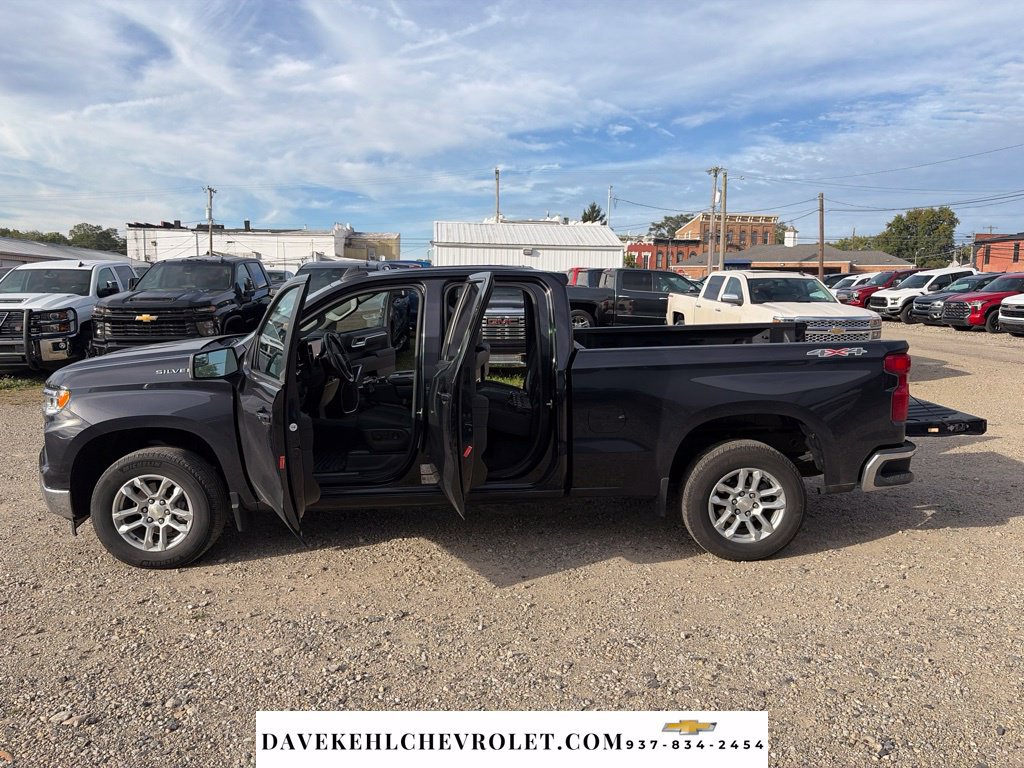 Used 2022 Chevrolet Silverado 1500 LT AWD/4WD image 26
