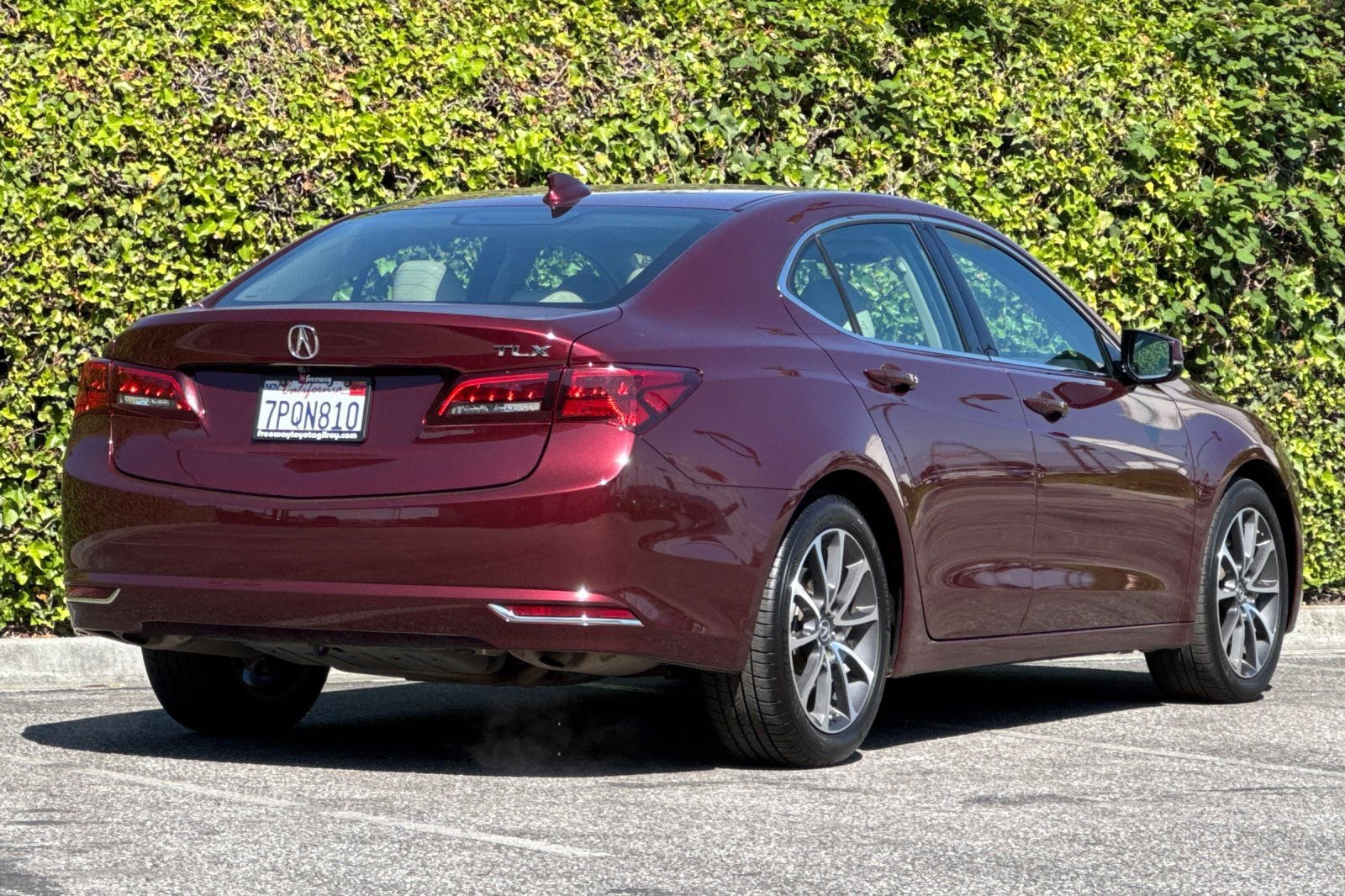 Used 2015 Acura TLX V6 w/ Technology Package FWD image 4