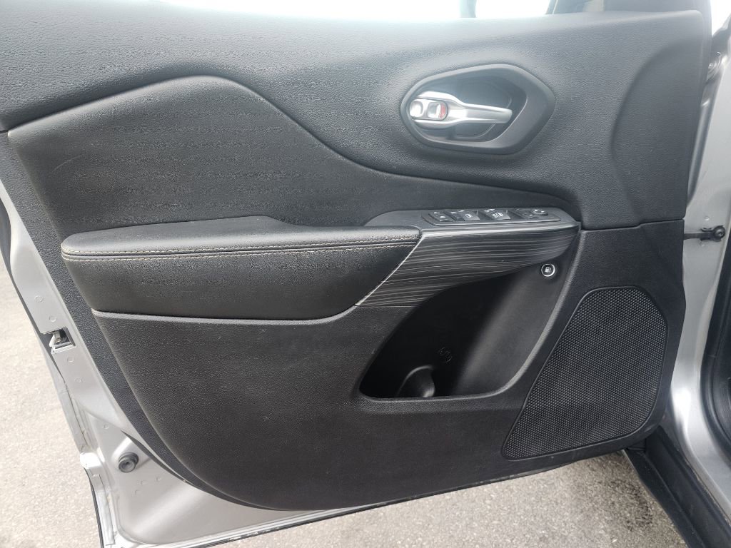 Used 2016 Jeep Cherokee Limited image 60