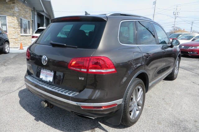 Used 2016 Volkswagen Touareg Sport AWD/4WD image 46