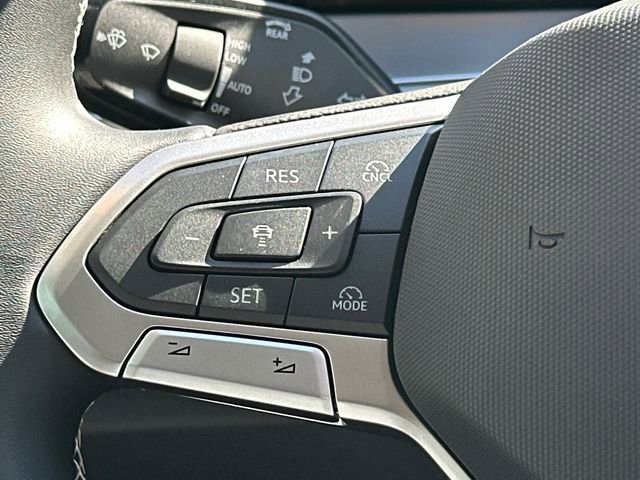 Used 2026 Volkswagen Tiguan SE FWD image 25