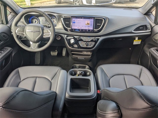 New 2025 Chrysler Pacifica Select image 16