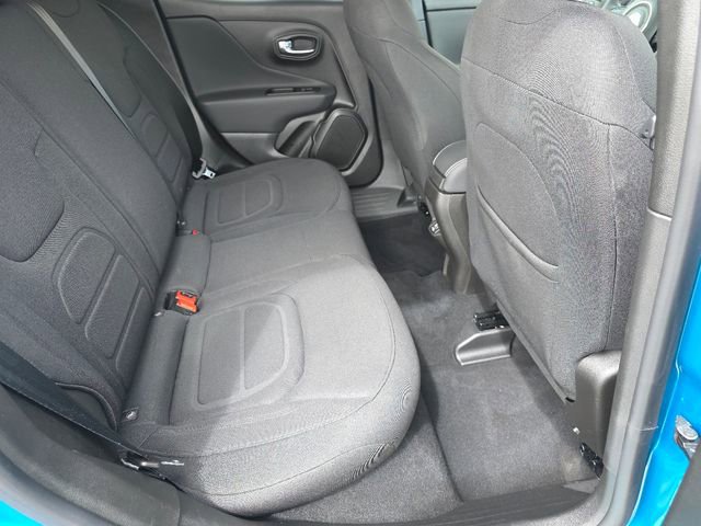 Used 2022 Jeep Renegade Latitude AWD/4WD image 19