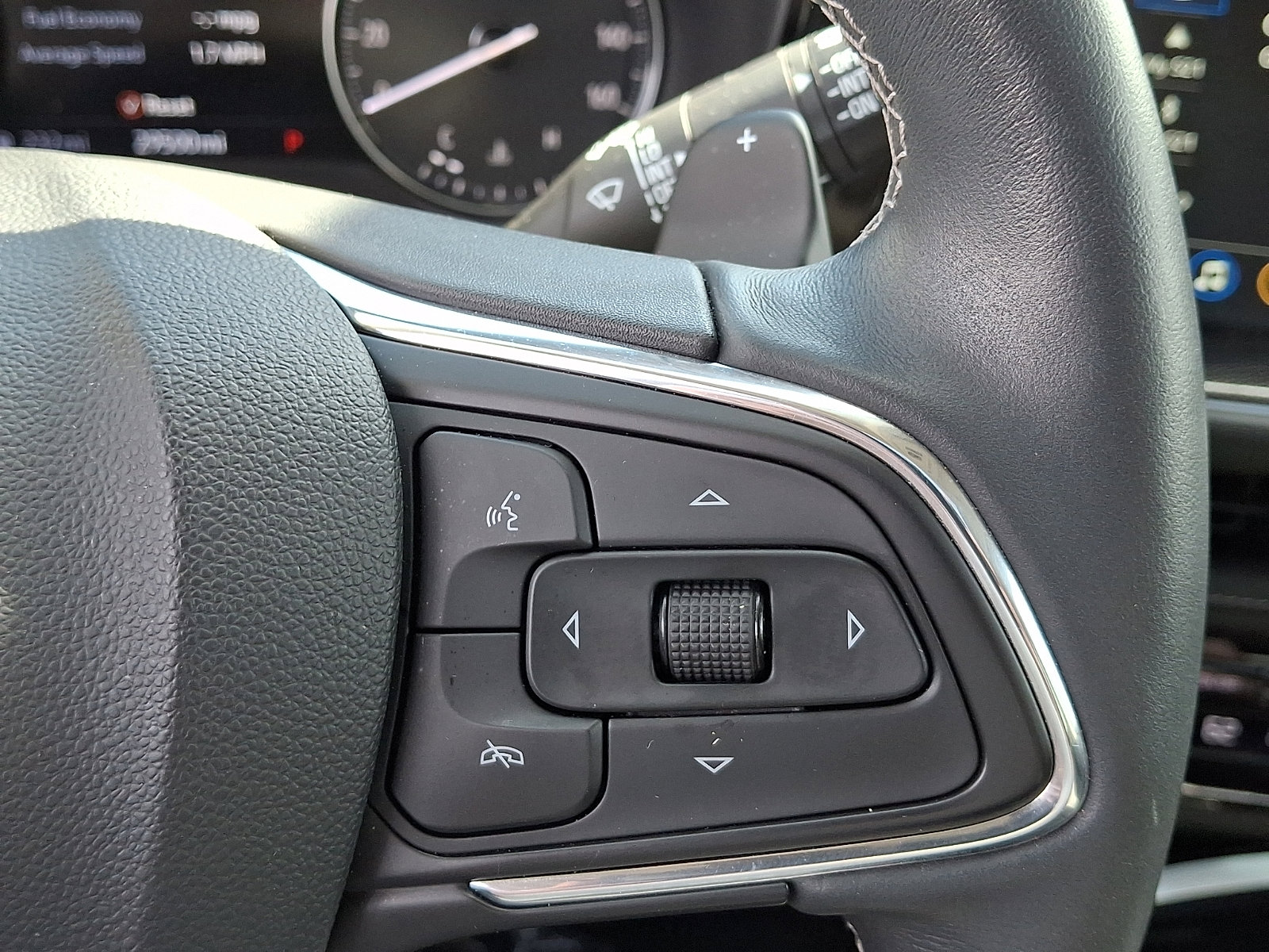 Used 2023 Buick Envision Essence w/ Sport Touring Package image 23