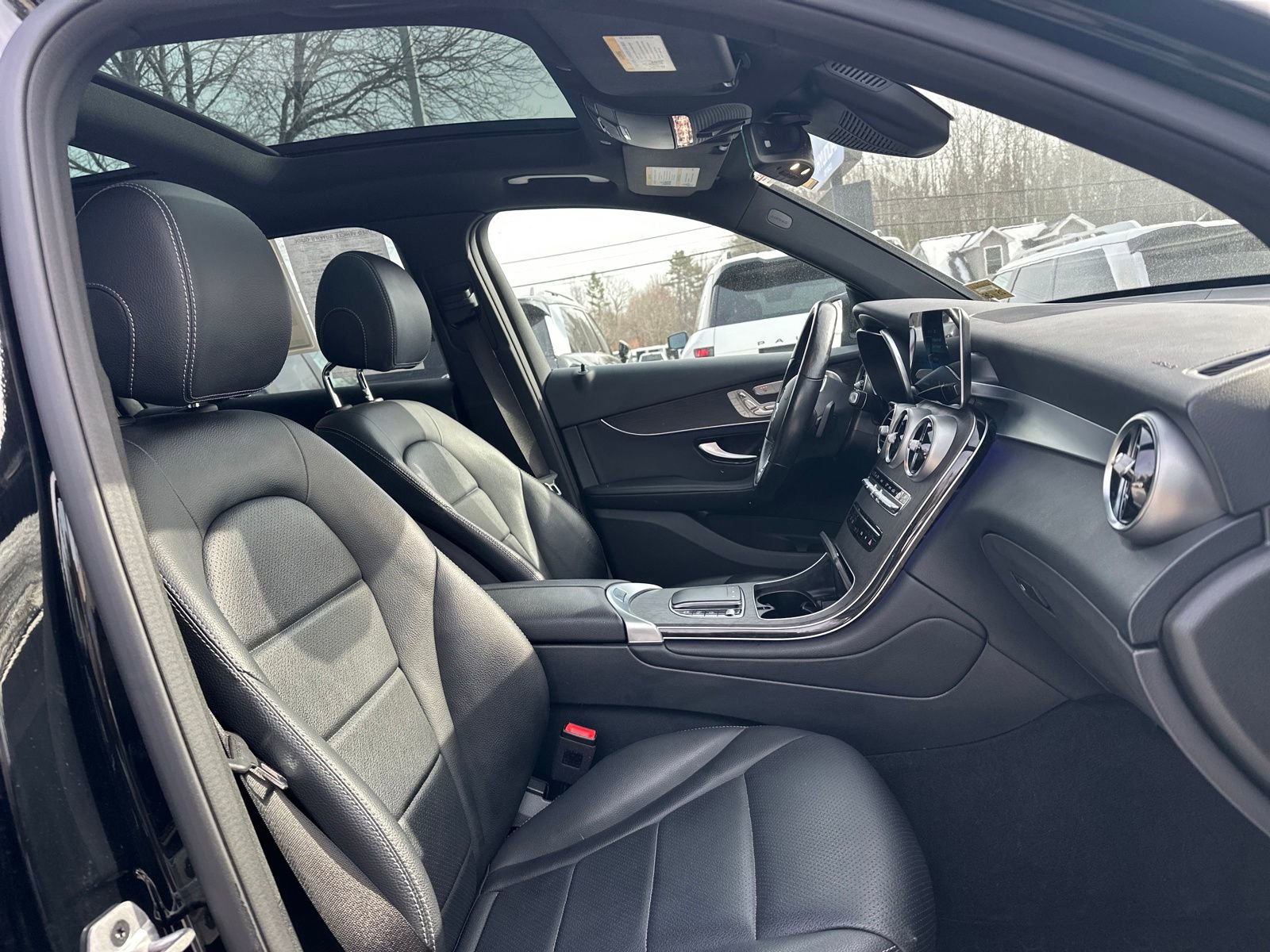 Used 2021 Mercedes-Benz GLC 300 4MATIC image 21