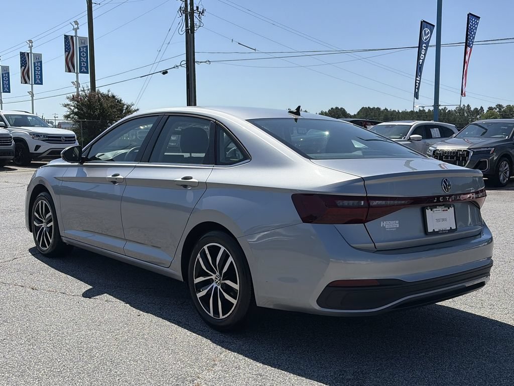 Used 2025 Volkswagen Jetta SE FWD image 19