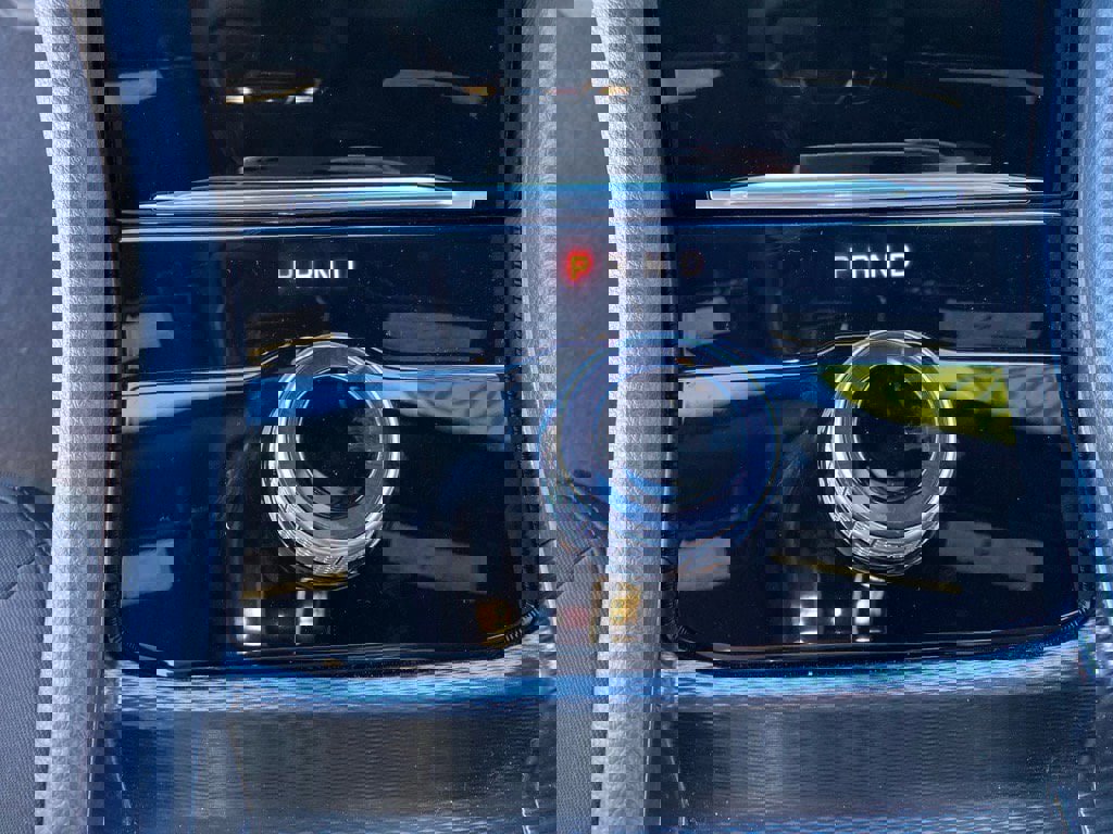 Used 2025 Jeep Grand Cherokee Laredo X image 12