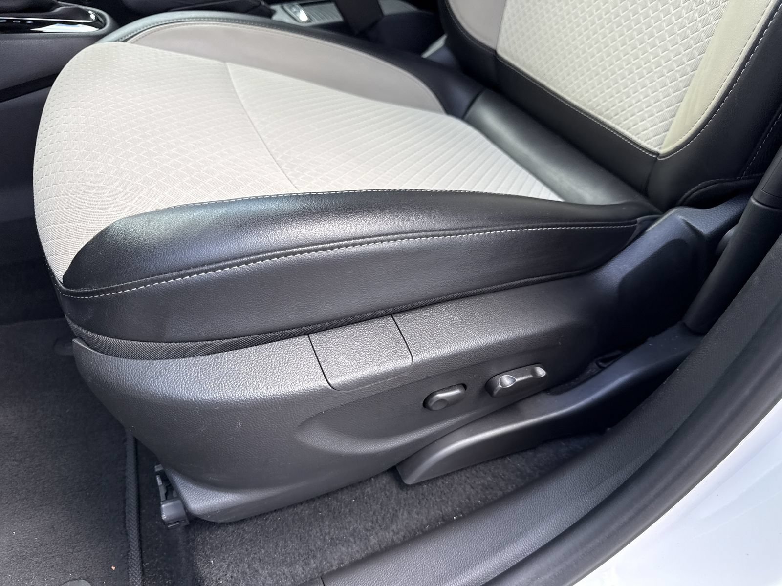 Used 2020 Buick Encore Preferred FWD image 15