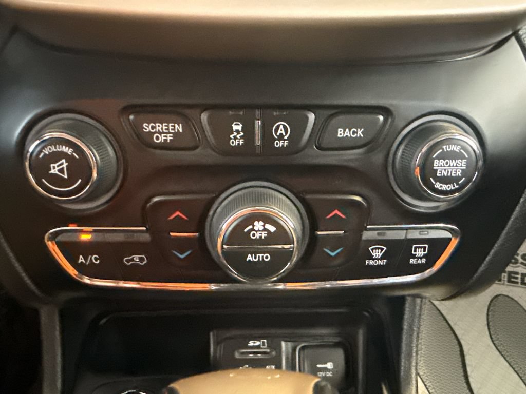 Used 2018 Jeep Cherokee Limited AWD/4WD image 18