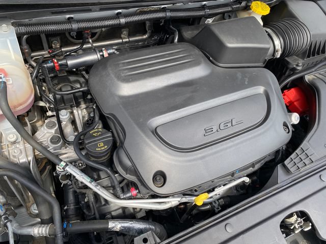 Used 2024 Chrysler Pacifica Touring-L FWD image 19