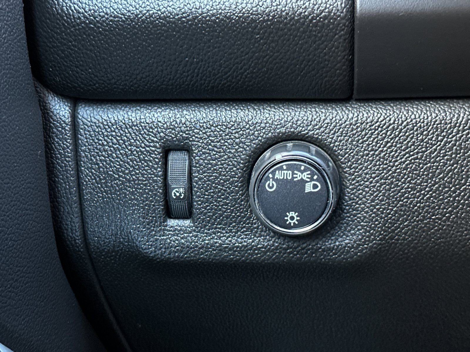 Used 2017 Chevrolet Colorado LT w/ Safety Package image 29