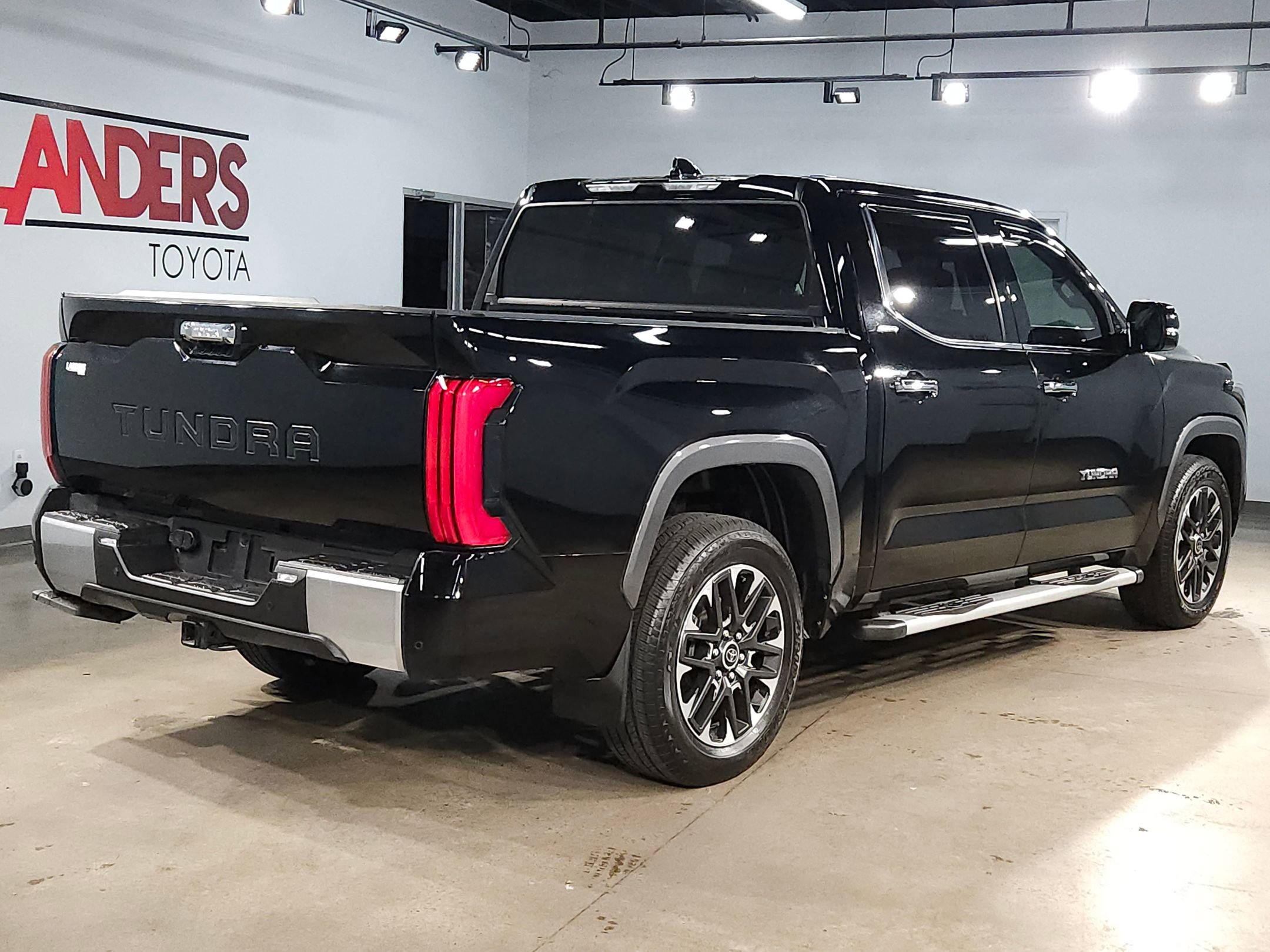 Used 2023 Toyota Tundra Limited w/ Power Package image 7