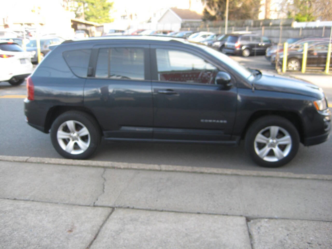 Used 2014 Jeep Compass Latitude w/ Sun/Sound Group AWD/4WD image 4