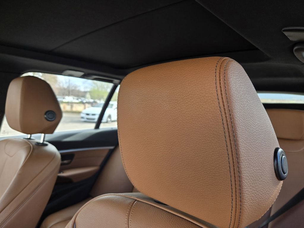 Used 2017 BMW 330i xDrive Wagon image 16