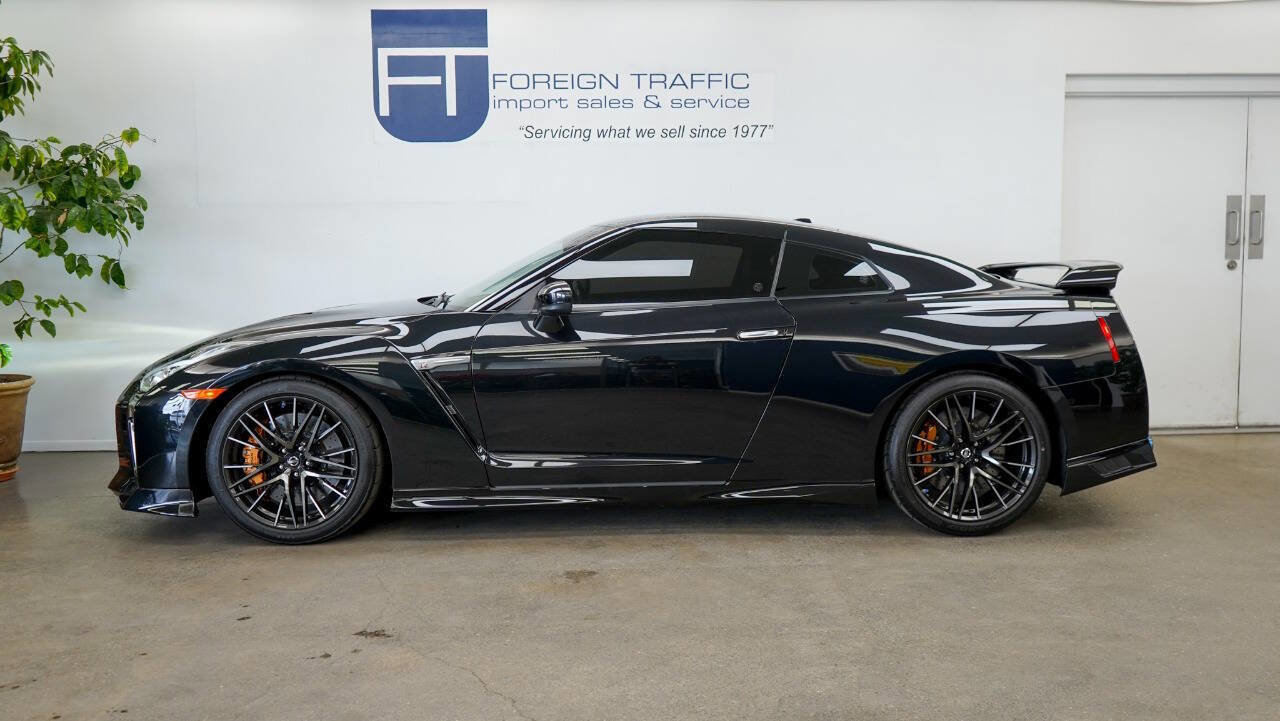 Used 2021 Nissan GT-R Premium image 6