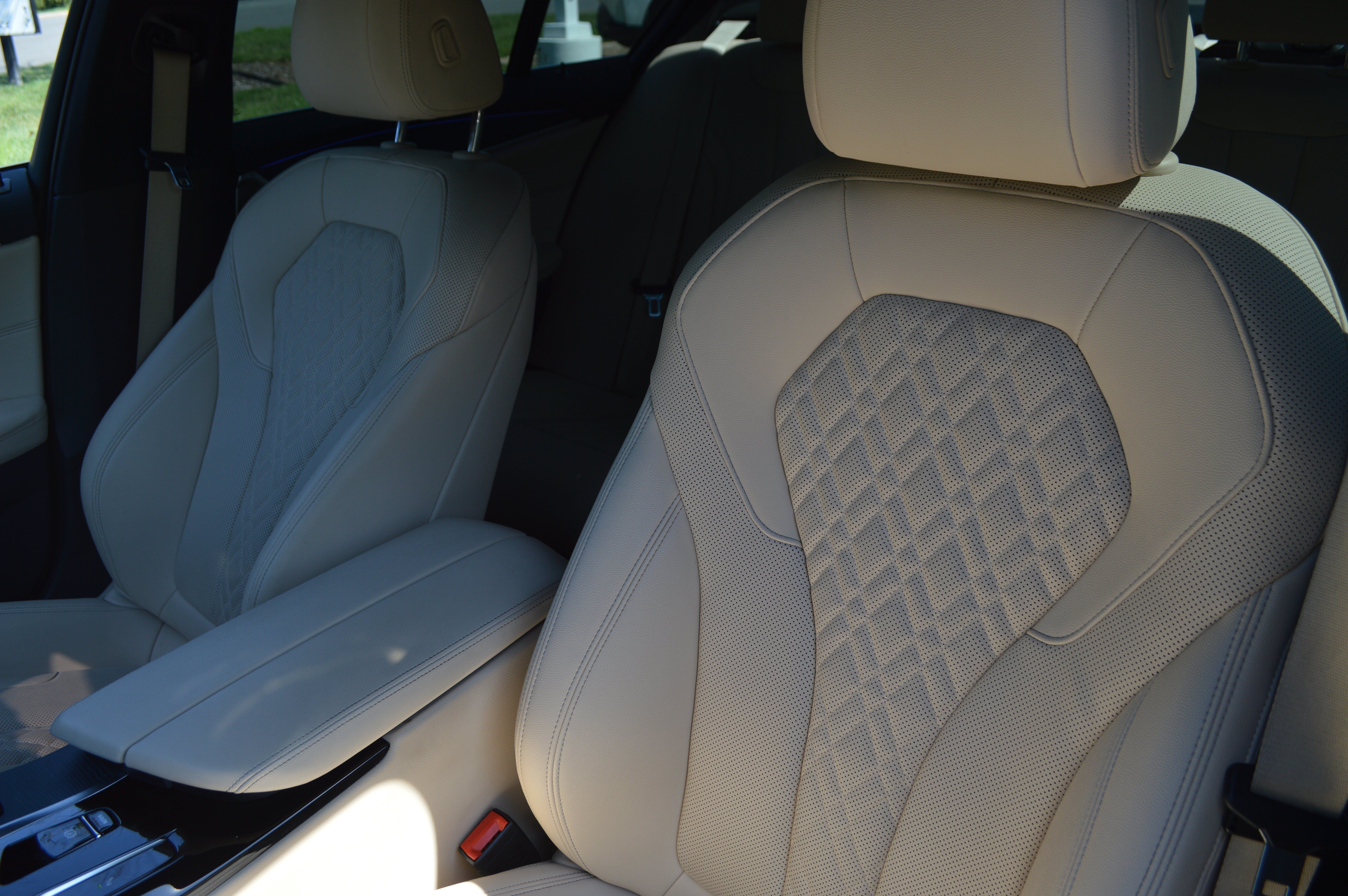 Used 2022 BMW 530i w/ Convenience Package RWD image 28