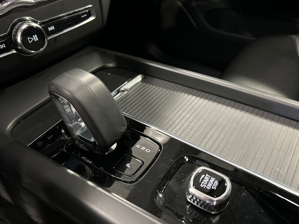 Certified 2024 Volvo XC60 B5 Core w/ Protection Package Premier image 19