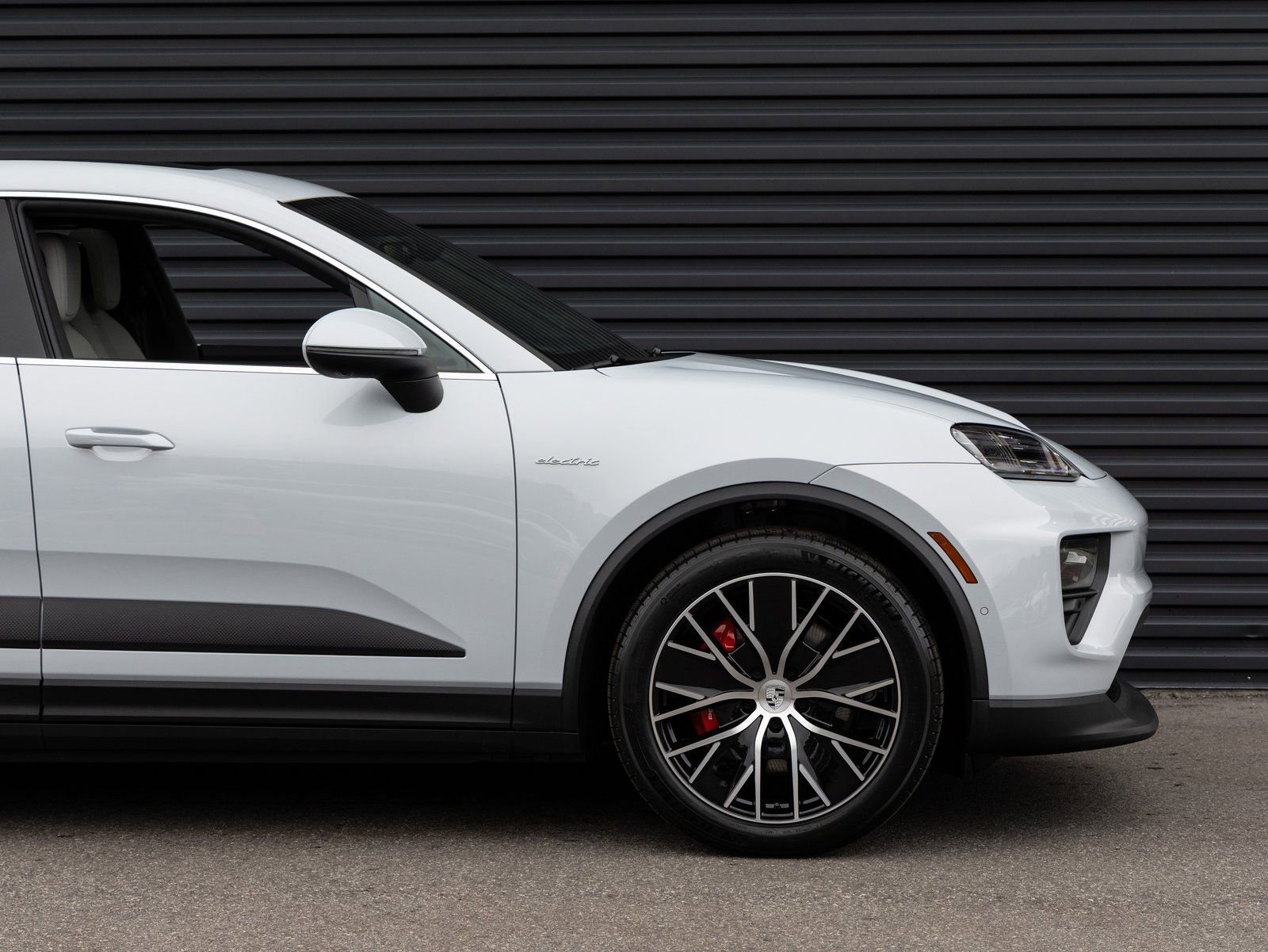 New 2025 Porsche Macan 4S Electric image 9