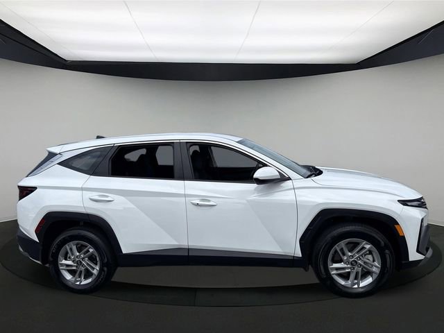 Certified 2025 Hyundai Tucson SE image 3
