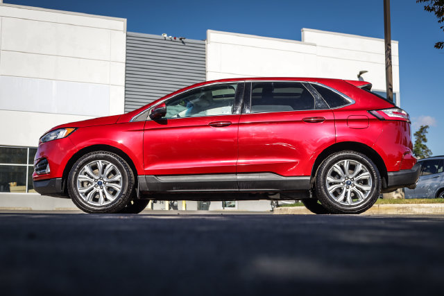 Used 2020 Ford Edge Titanium AWD/4WD image 18