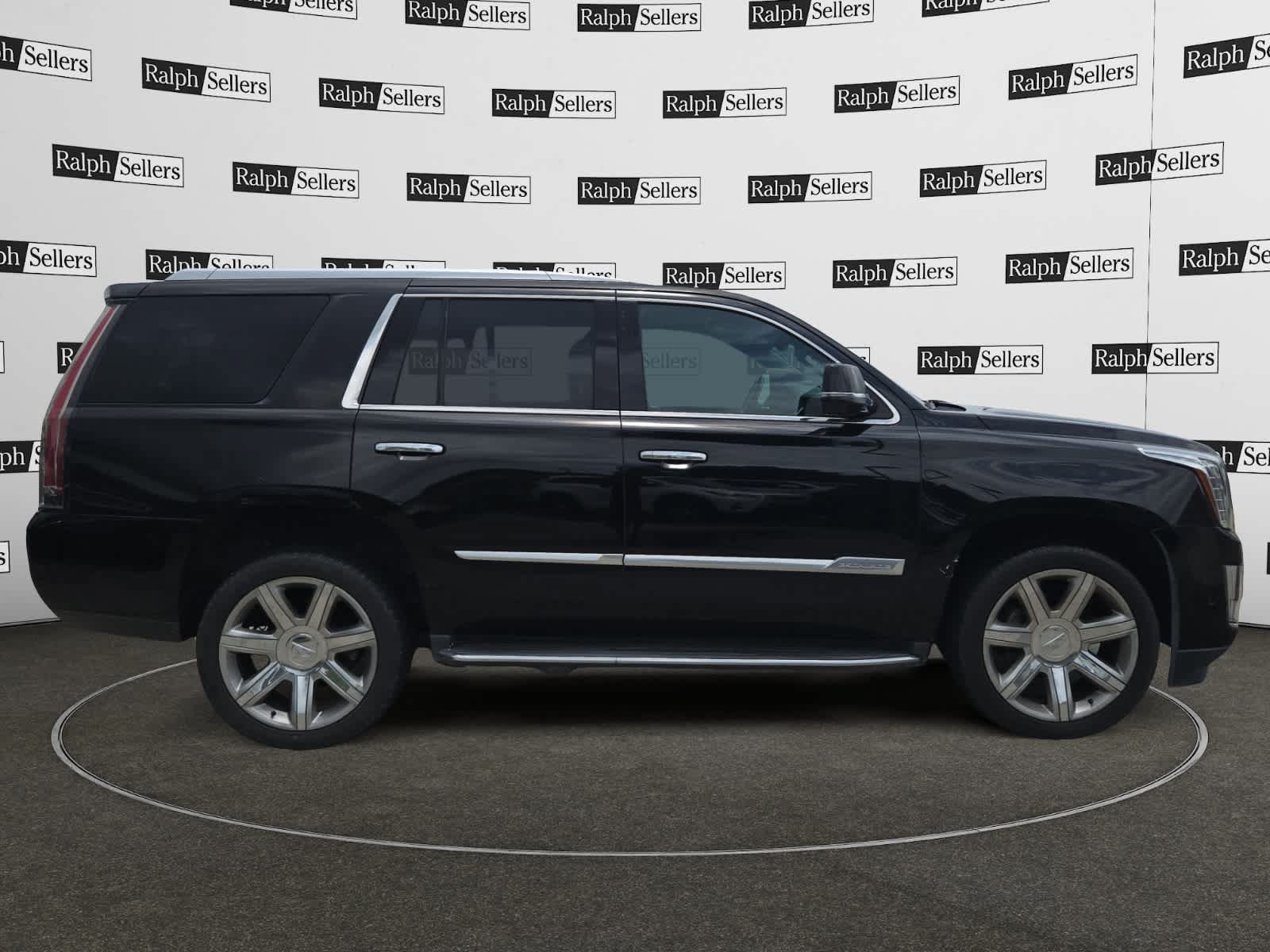 Used 2018 Cadillac Escalade Luxury AWD/4WD image 7