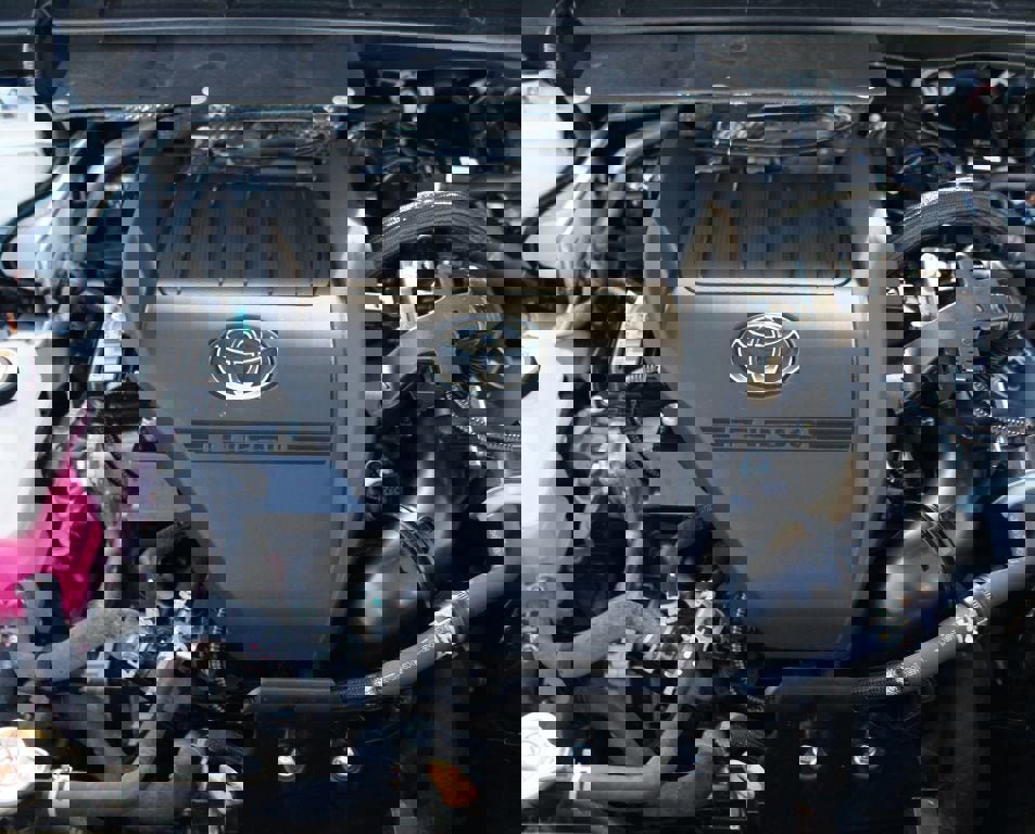 Used 2025 Toyota Highlander Limited image 29