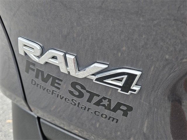 Used 2019 Toyota RAV4 LE image 10