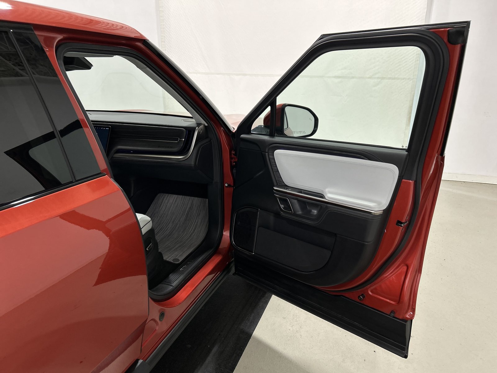 Used 2024 Rivian R1T Adventure Dual AWD/4WD image 18
