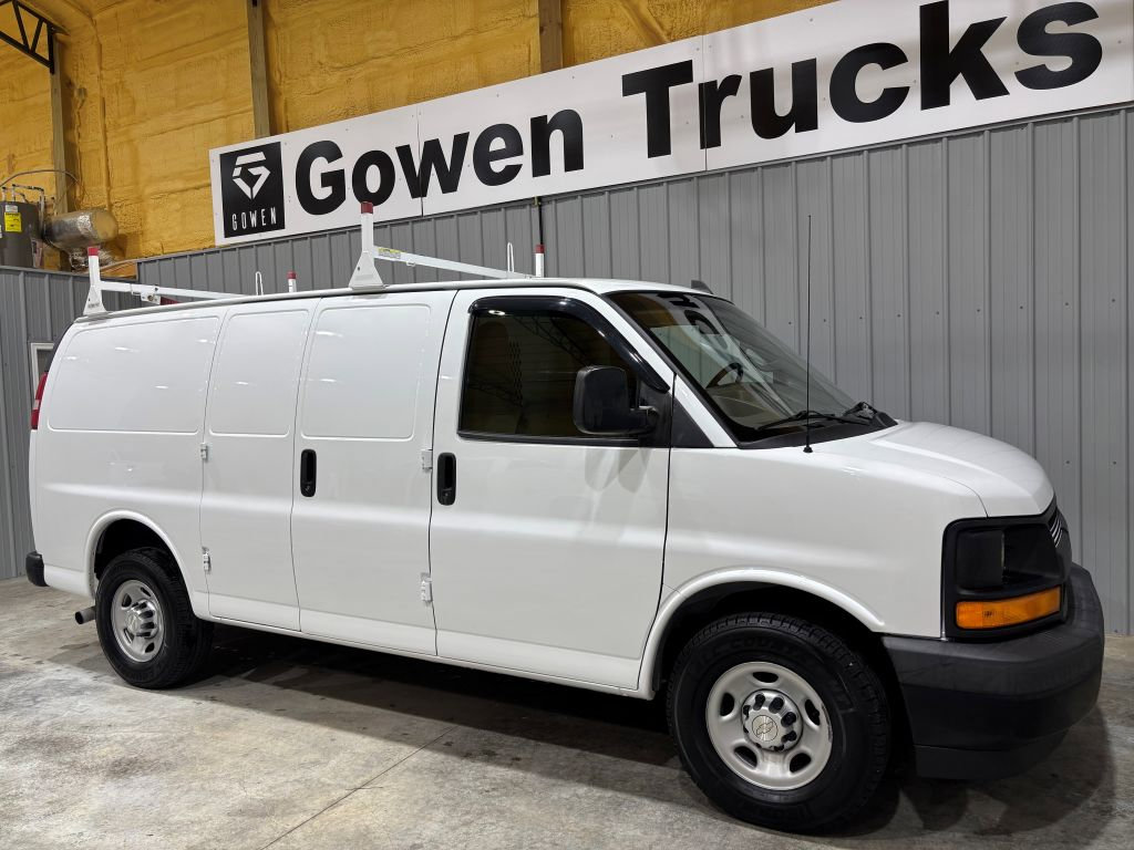 Used 2017 Chevrolet Express 2500 image 3