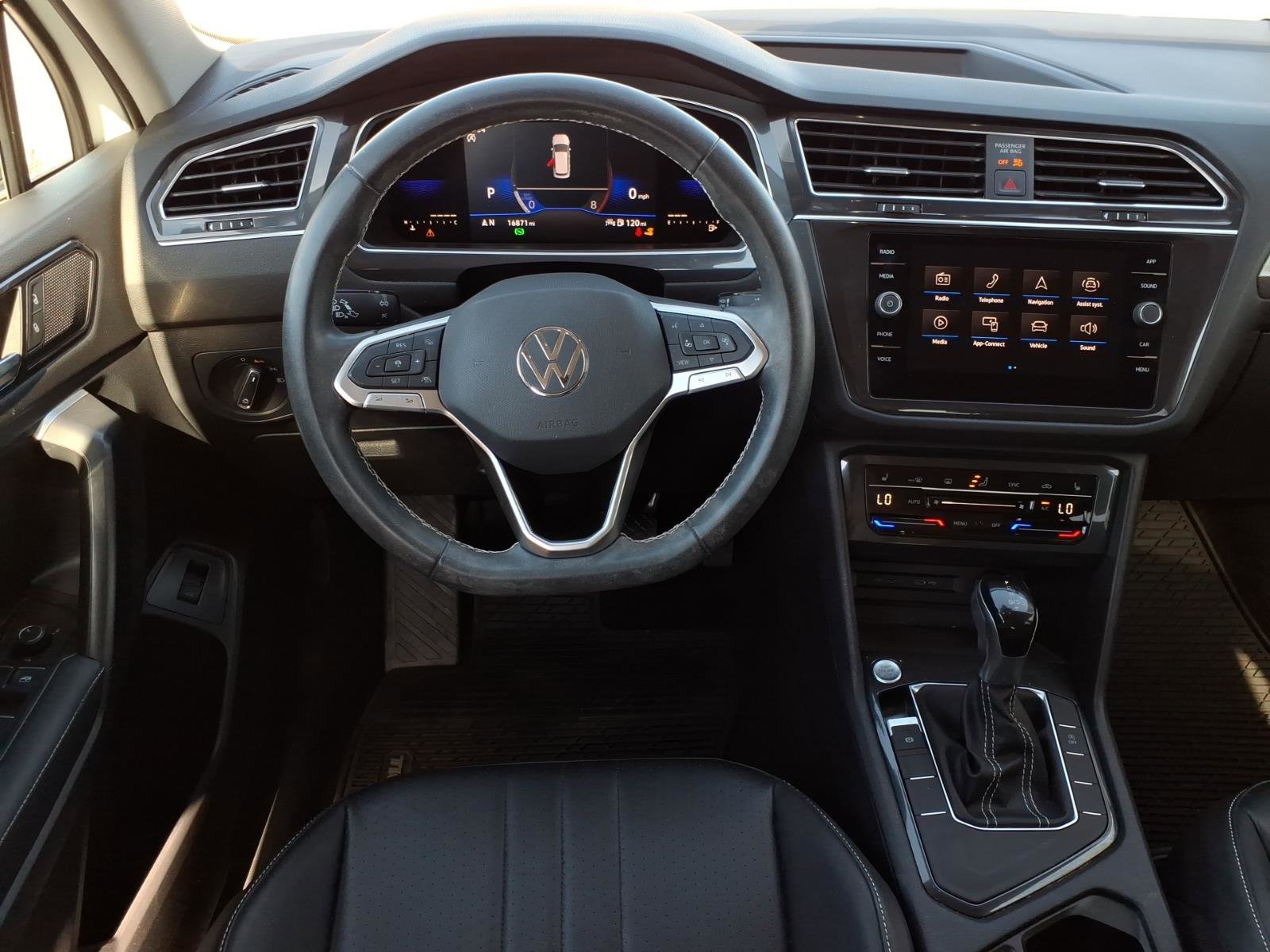 Certified 2022 Volkswagen Tiguan SE image 22