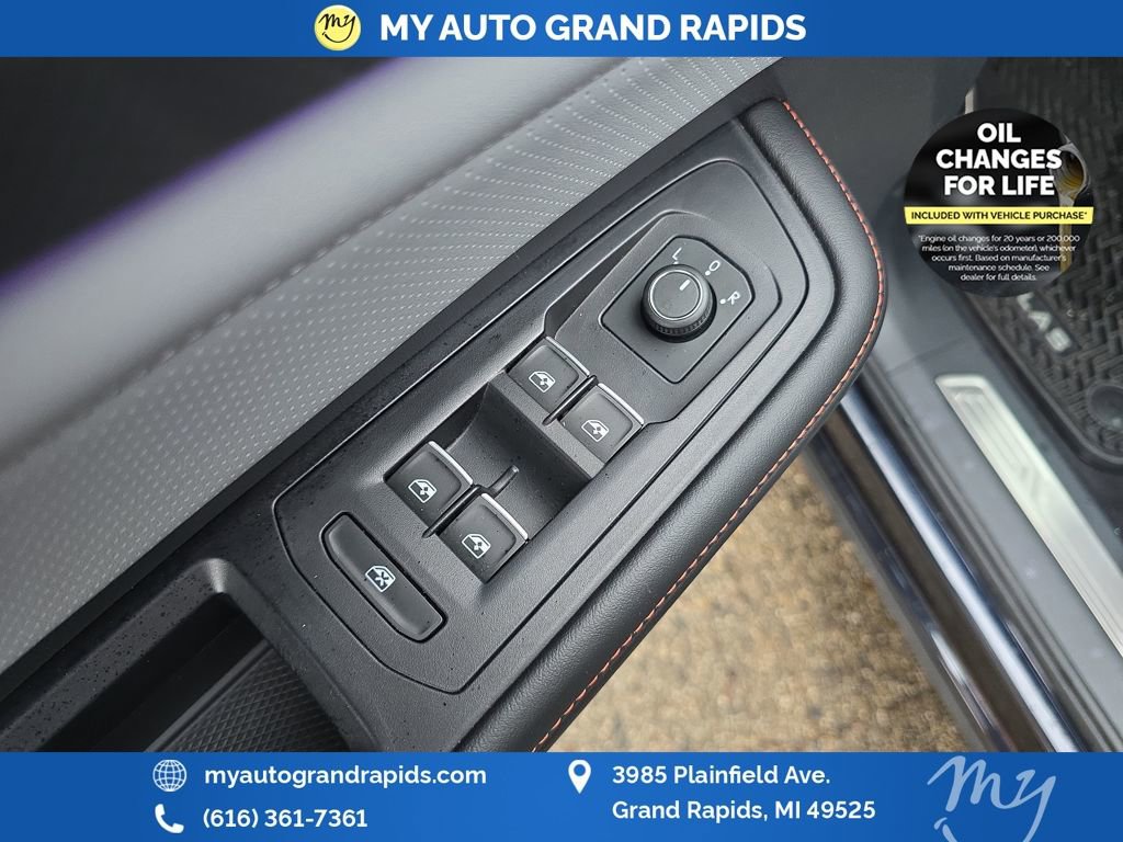 Used 2024 Volkswagen Atlas Peak Edition SE image 11