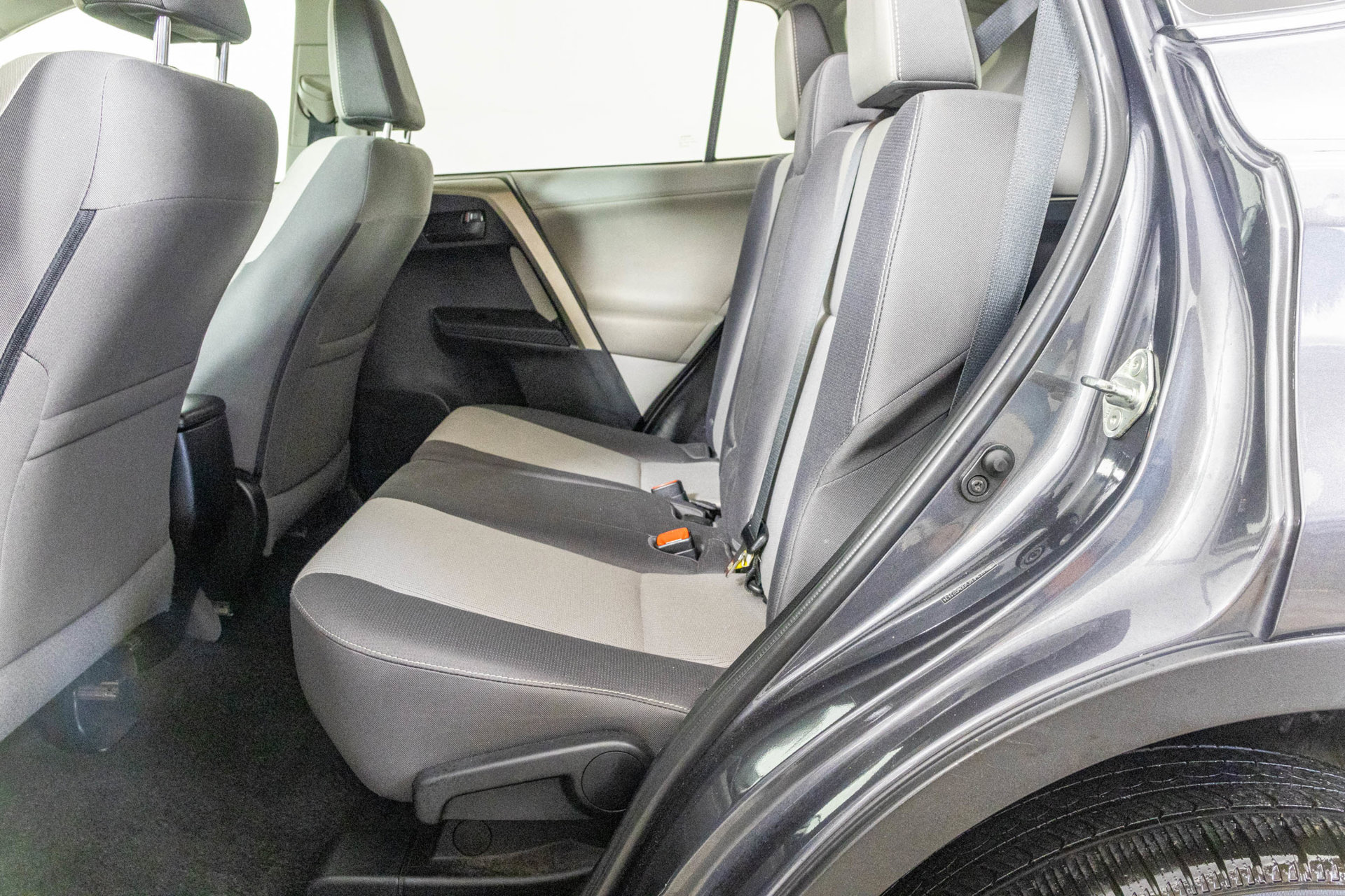 Used 2013 Toyota RAV4 XLE FWD image 37