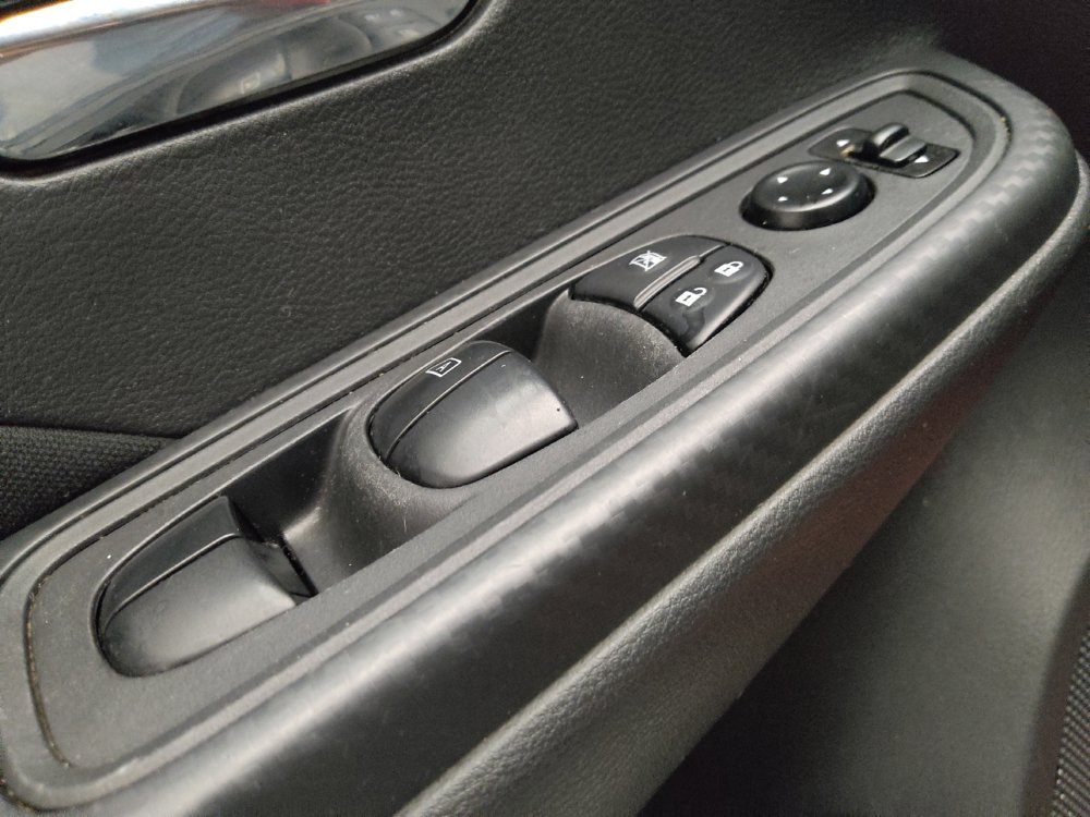 Used 2021 Nissan Versa SV FWD image 27