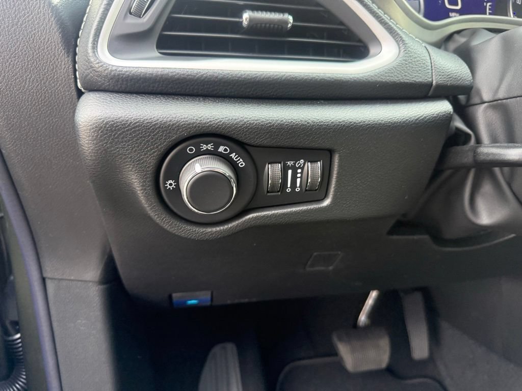 New 2027 Chrysler Pacifica Select FWD image 14