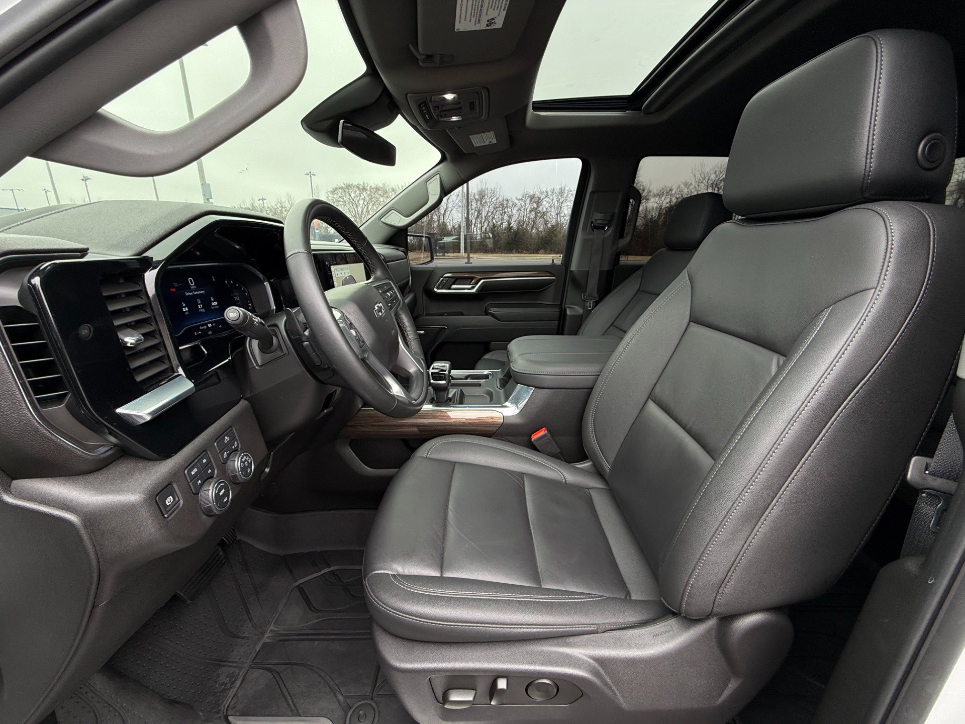 Used 2024 Chevrolet Silverado 1500 RST w/ Redline Edition AWD/4WD image 12