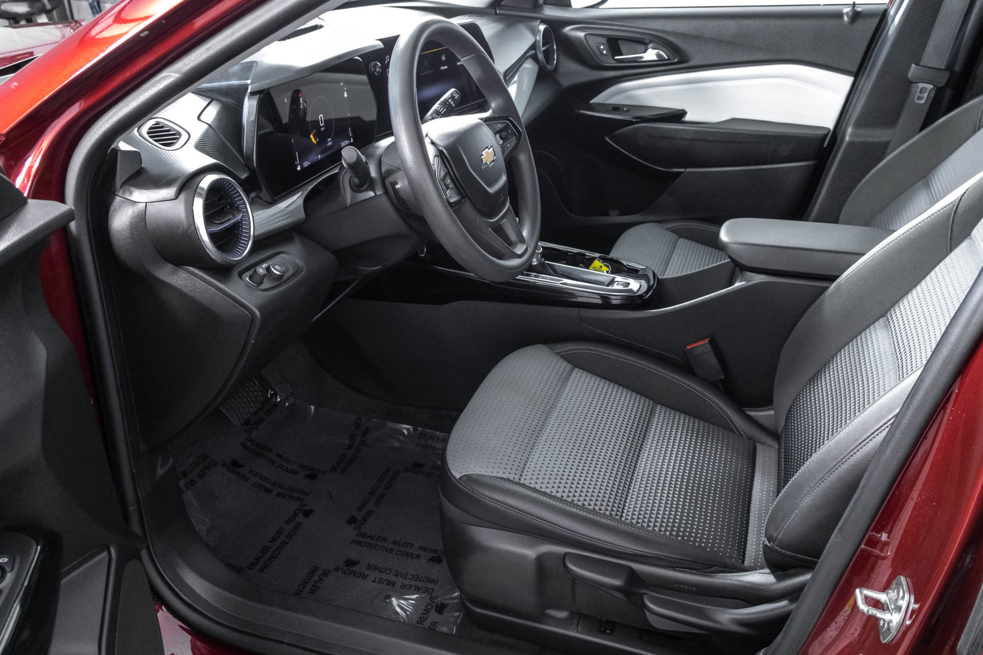 Used 2025 Chevrolet Trax LT FWD image 7